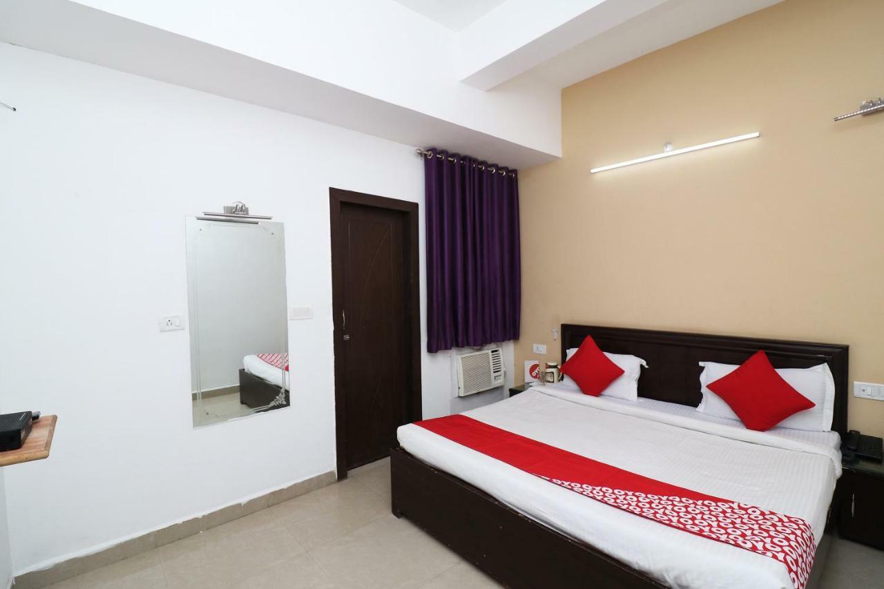 Hotel Oyo 13564 Near Prem Mandir Mathura Exteriér fotografie