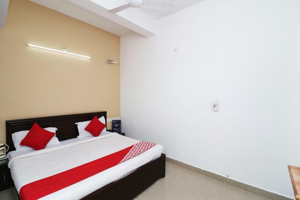 Hotel Oyo 13564 Near Prem Mandir Mathura Exteriér fotografie