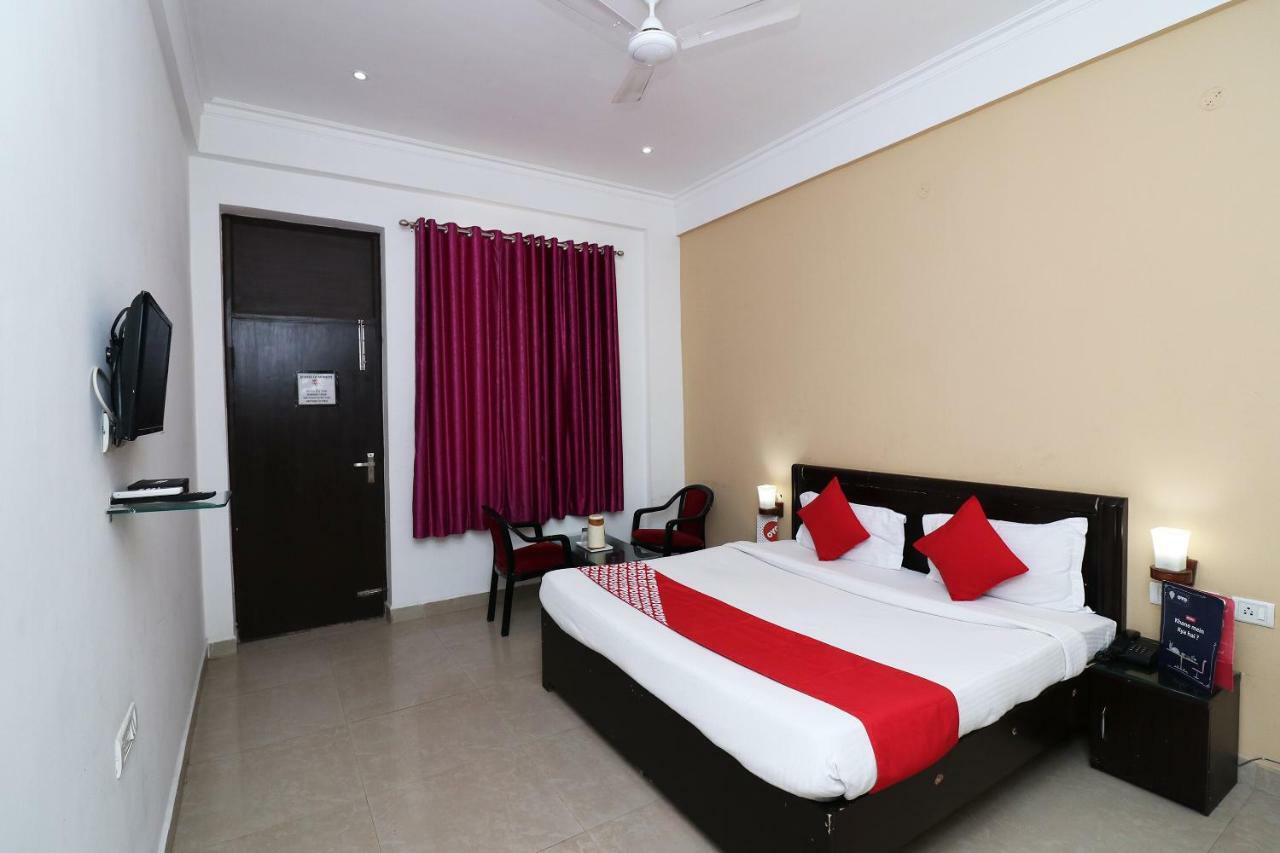 Hotel Oyo 13564 Near Prem Mandir Mathura Exteriér fotografie