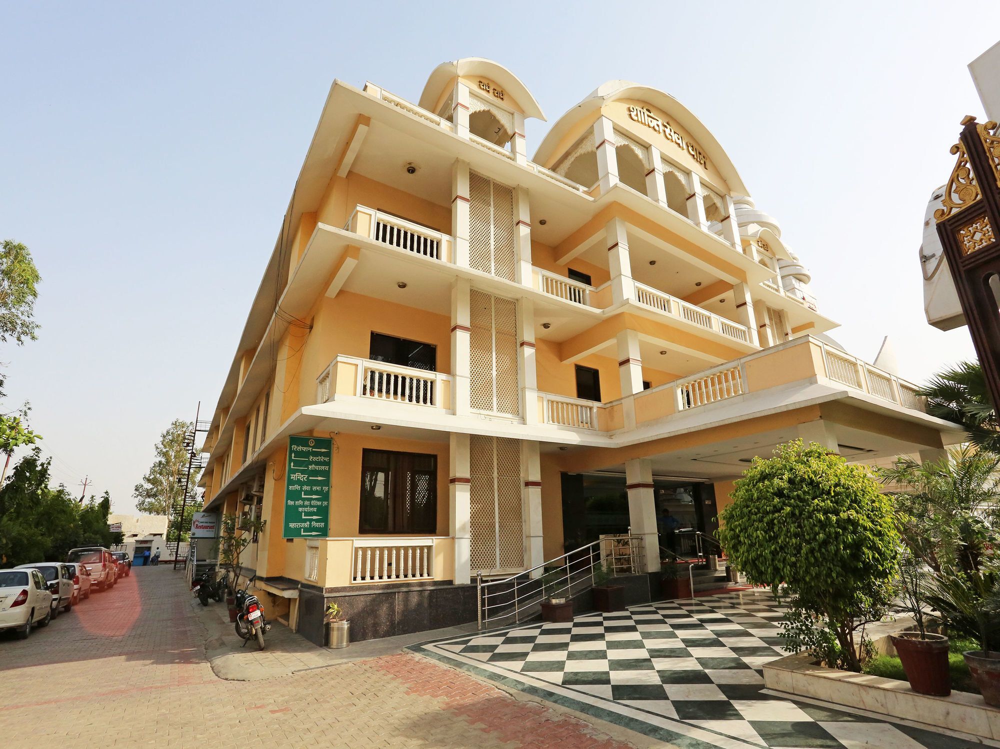 Hotel Oyo 13564 Near Prem Mandir Mathura Exteriér fotografie